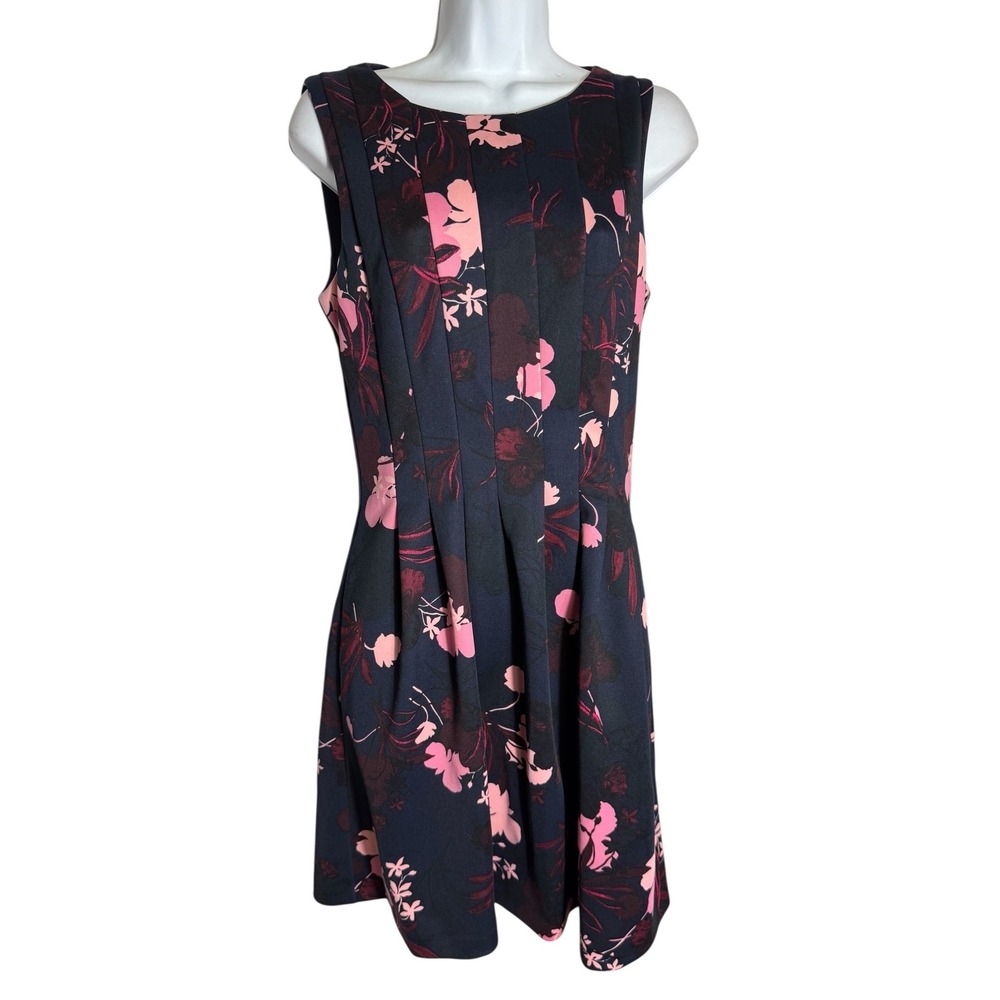 Vince Camuto Dress Size 8 Navy & Pink Floral Print Pleated Fit & Flare‎ Dress 🩷